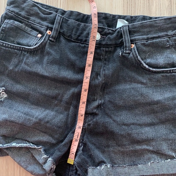 H&M Denim faded black jean shorts - Picture 6 of 7
